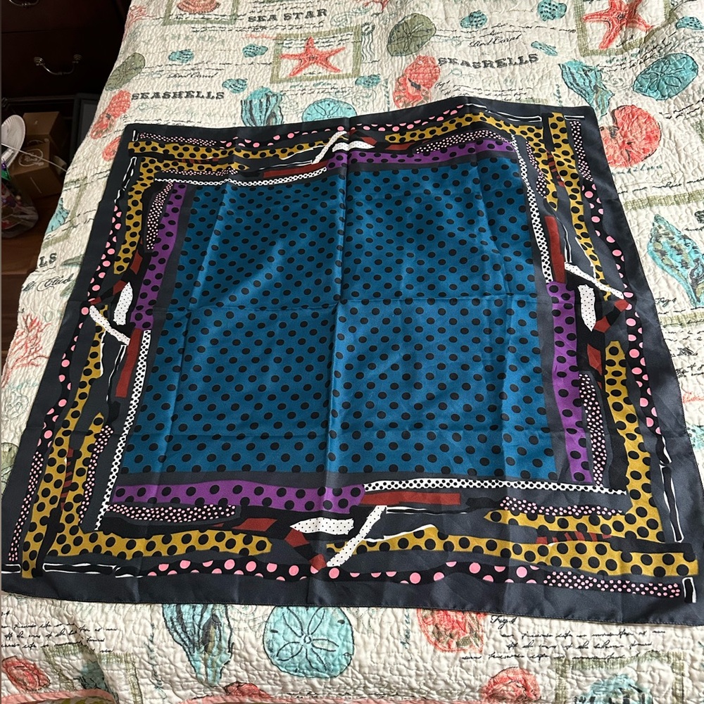Vintage Abstract Totes Scarf